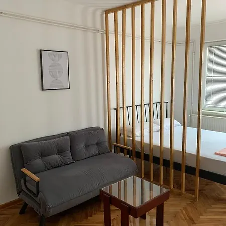 Apartment Comfy - 1 Minute Walk To Delta Planet Nis