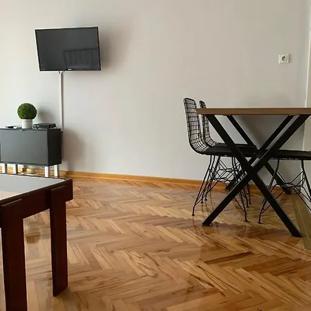 Comfy - 1 Minute Walk To Delta Planet Apartment