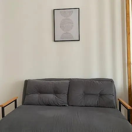 Apartment Comfy - 1 Minute Walk To Delta Planet Nis