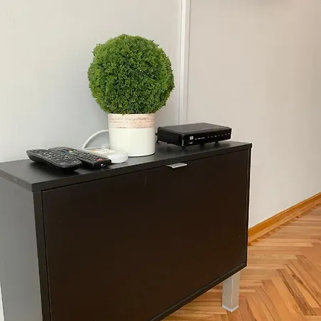 Comfy - 1 Minute Walk To Delta Planet Apartment *